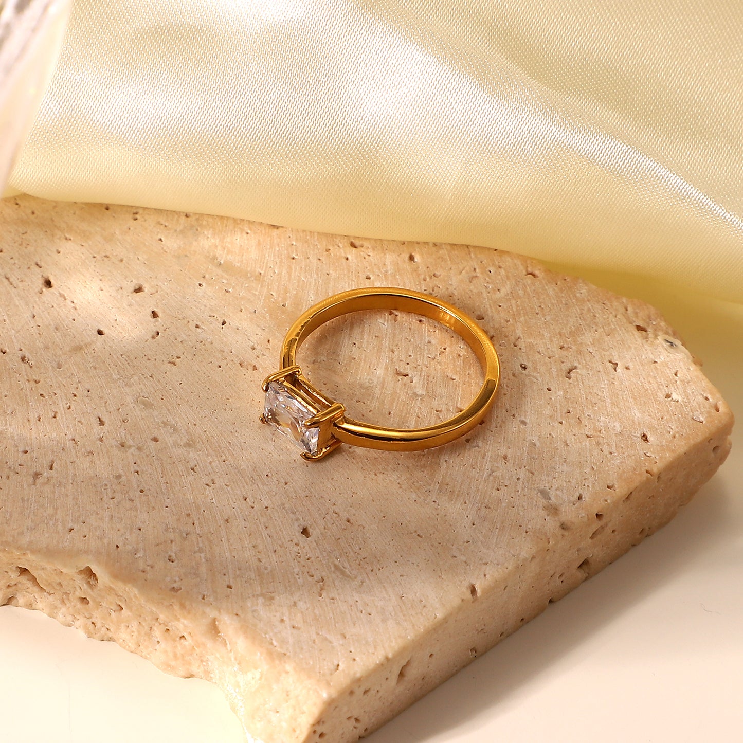 Women's 18k Gold Rings